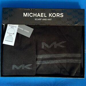 NWT $98.00 REVERSIBLE MICHAEL KORS MK SCARF AND HAT BOXED SET ONE SIZE FITS MOST
